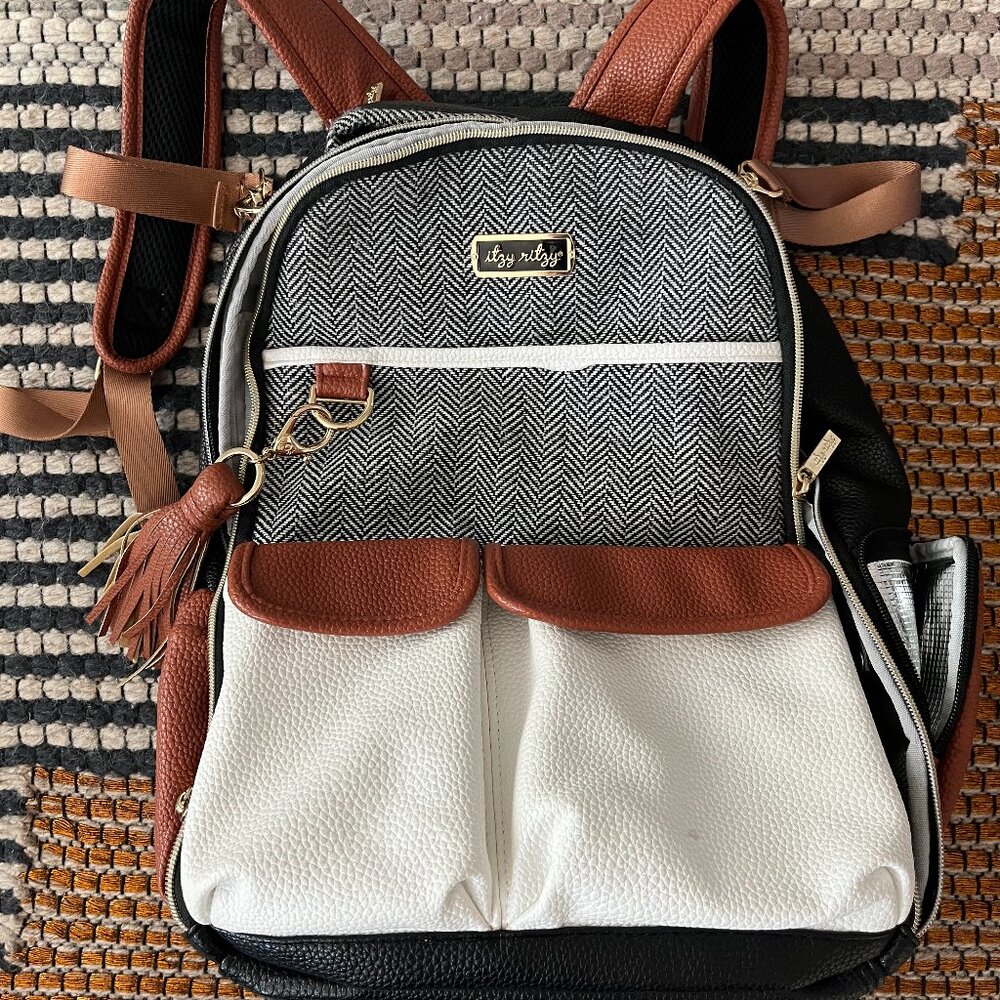 Itzy Ritzy Large Diaper Bag | Coffee & Cream | Barely used but needs new zipper